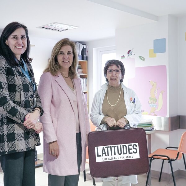 municipio_de_obidos_doa_livros_ao_servico_de_pediatria_do_hospital_de_cr
