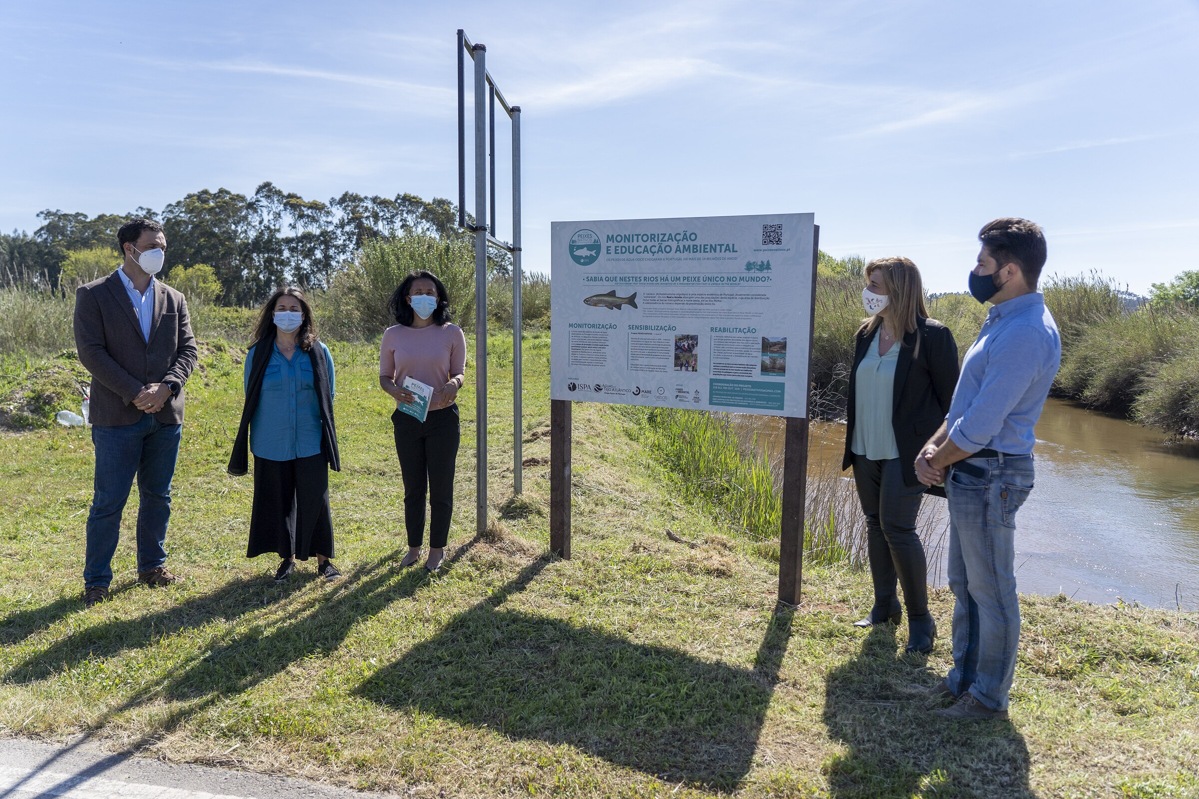 Inauguradas placas informativas que explicam a importância de peixes únicos na região