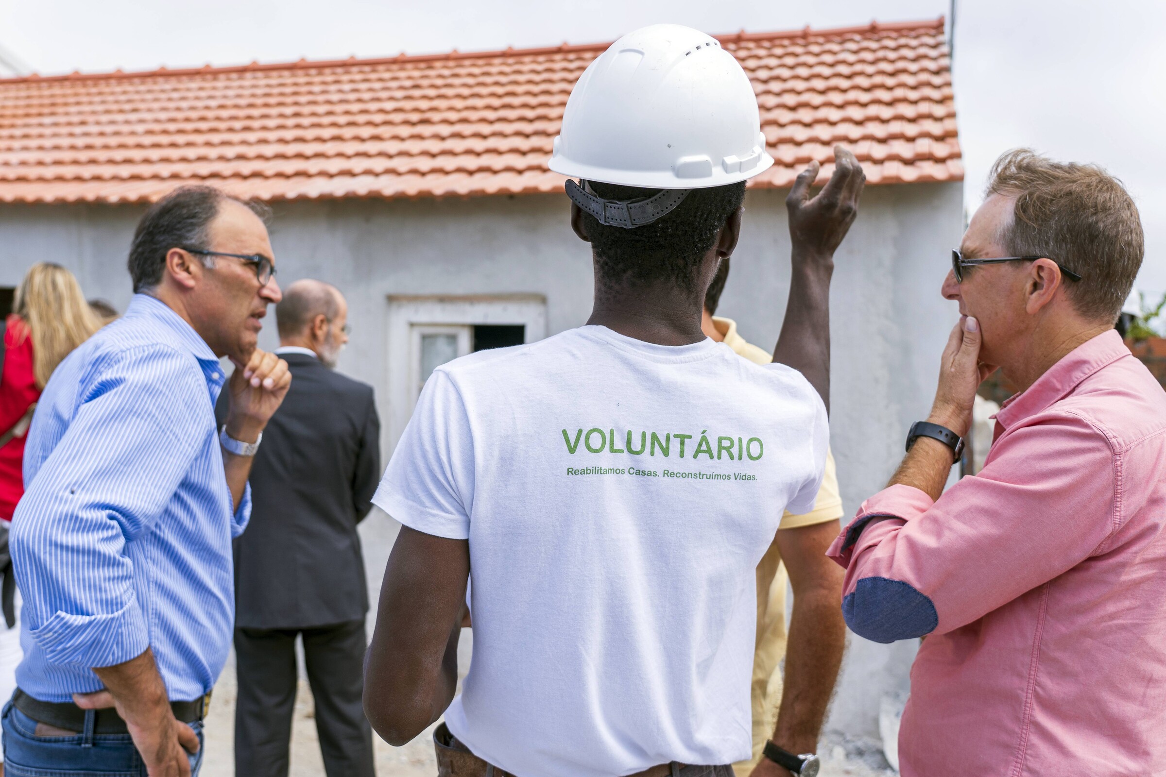 Jovens voluntários recuperam quatro casas no concelho de Óbidos