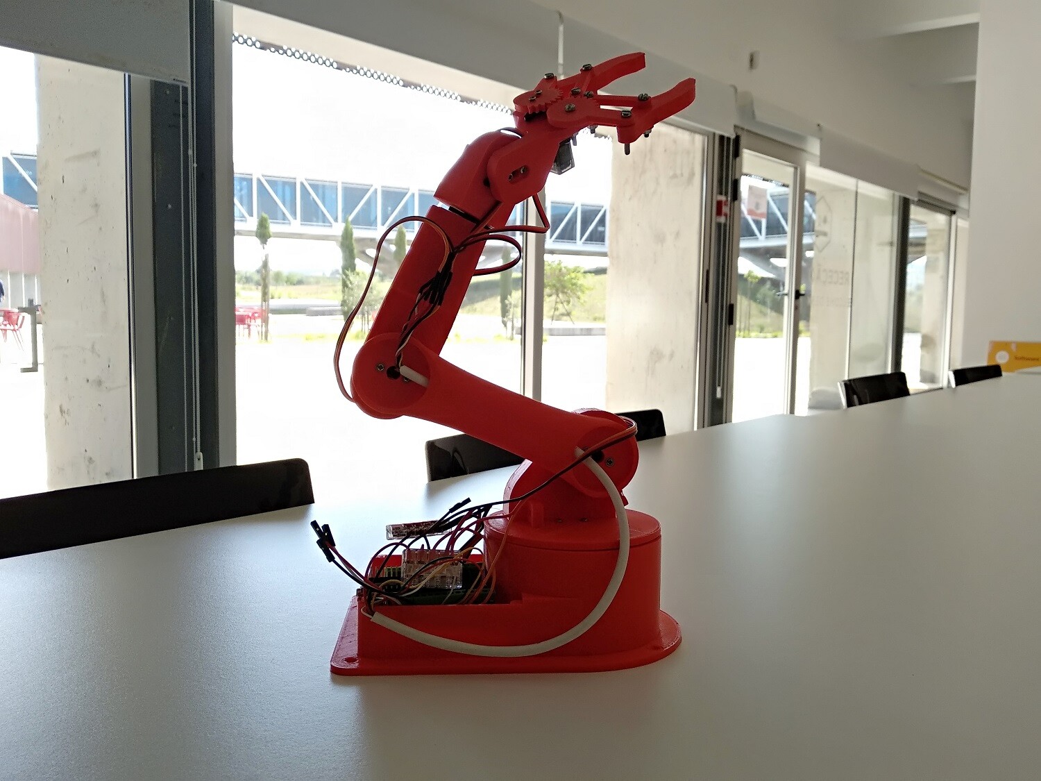 Robot Bootcamp termina com 15 braços robóticos construídos