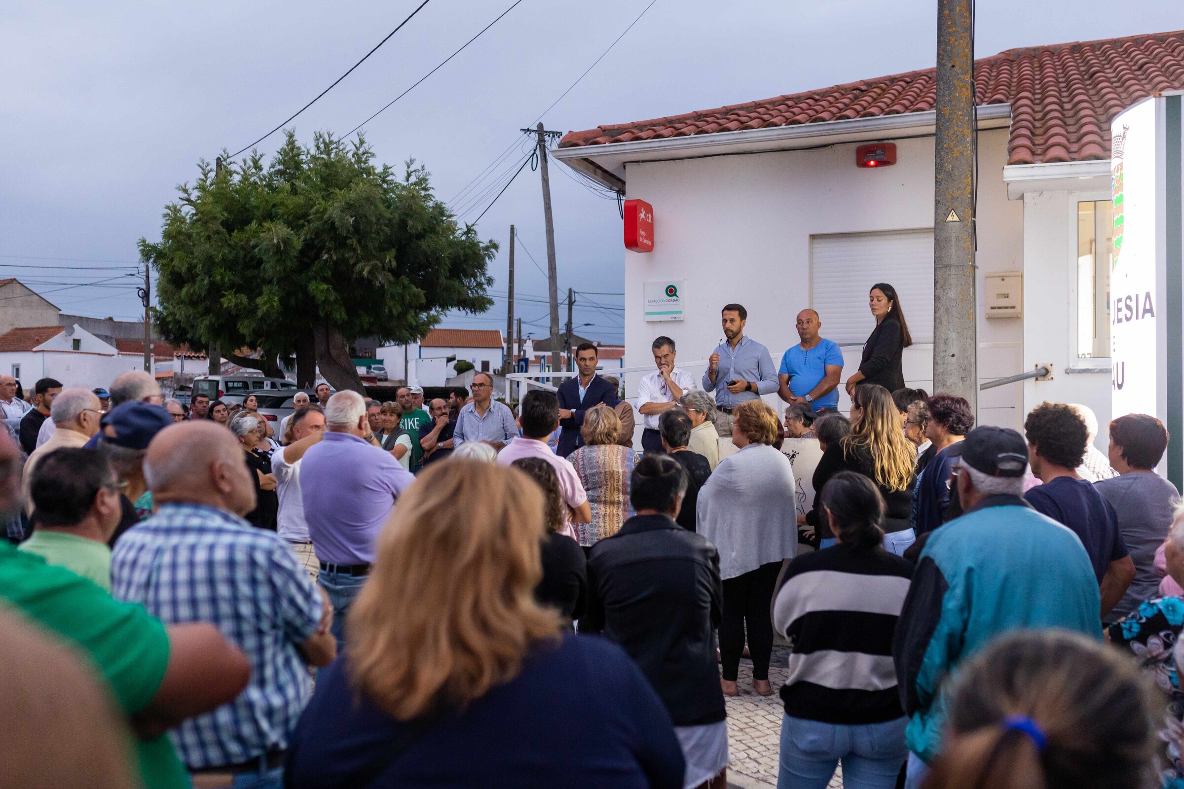 Vigília junta população do Vau e autarcas para manutenção da extensão de saúde