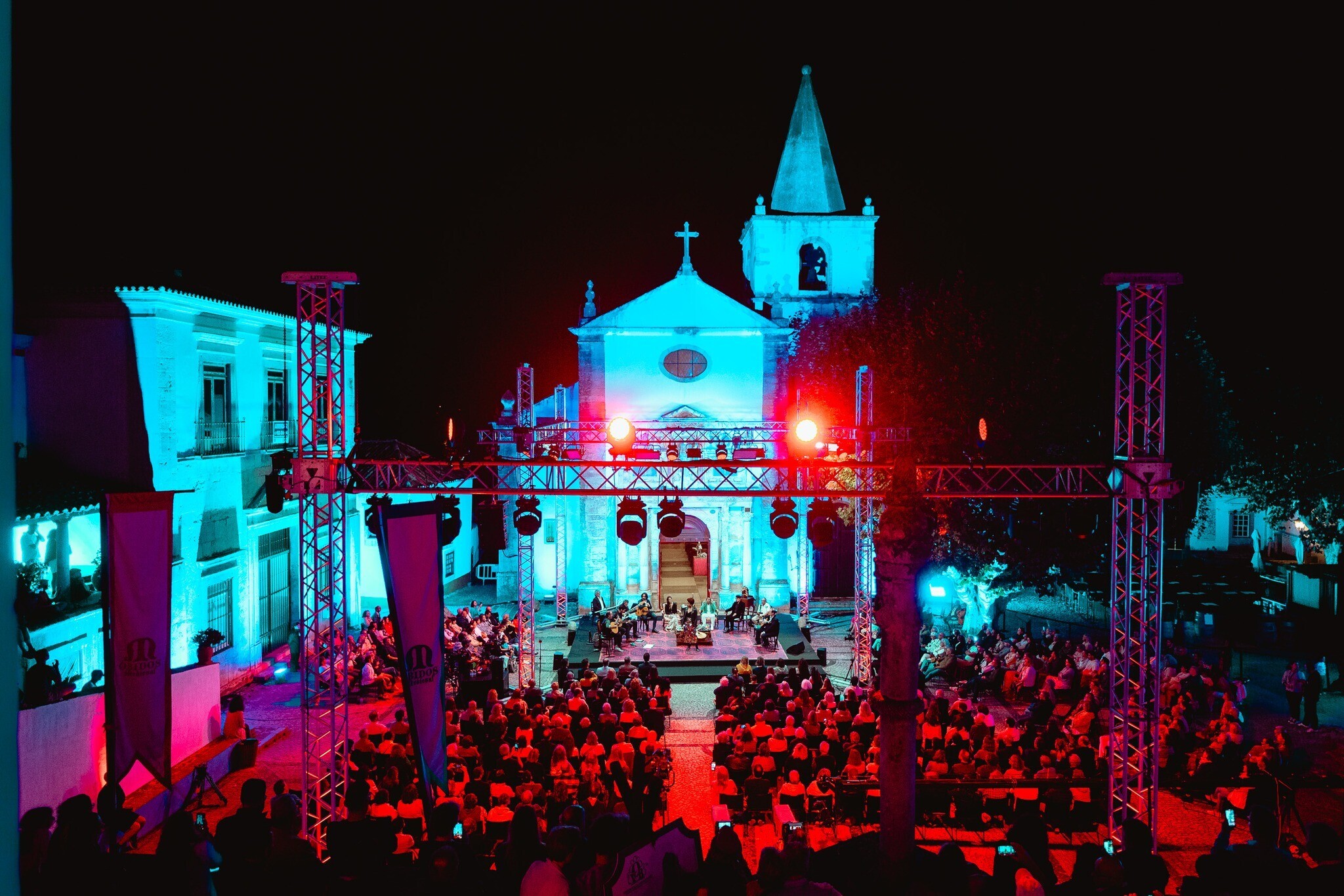 Gravações do programa 'Em Casa d’Amália' encantam Praça de Santa Maria