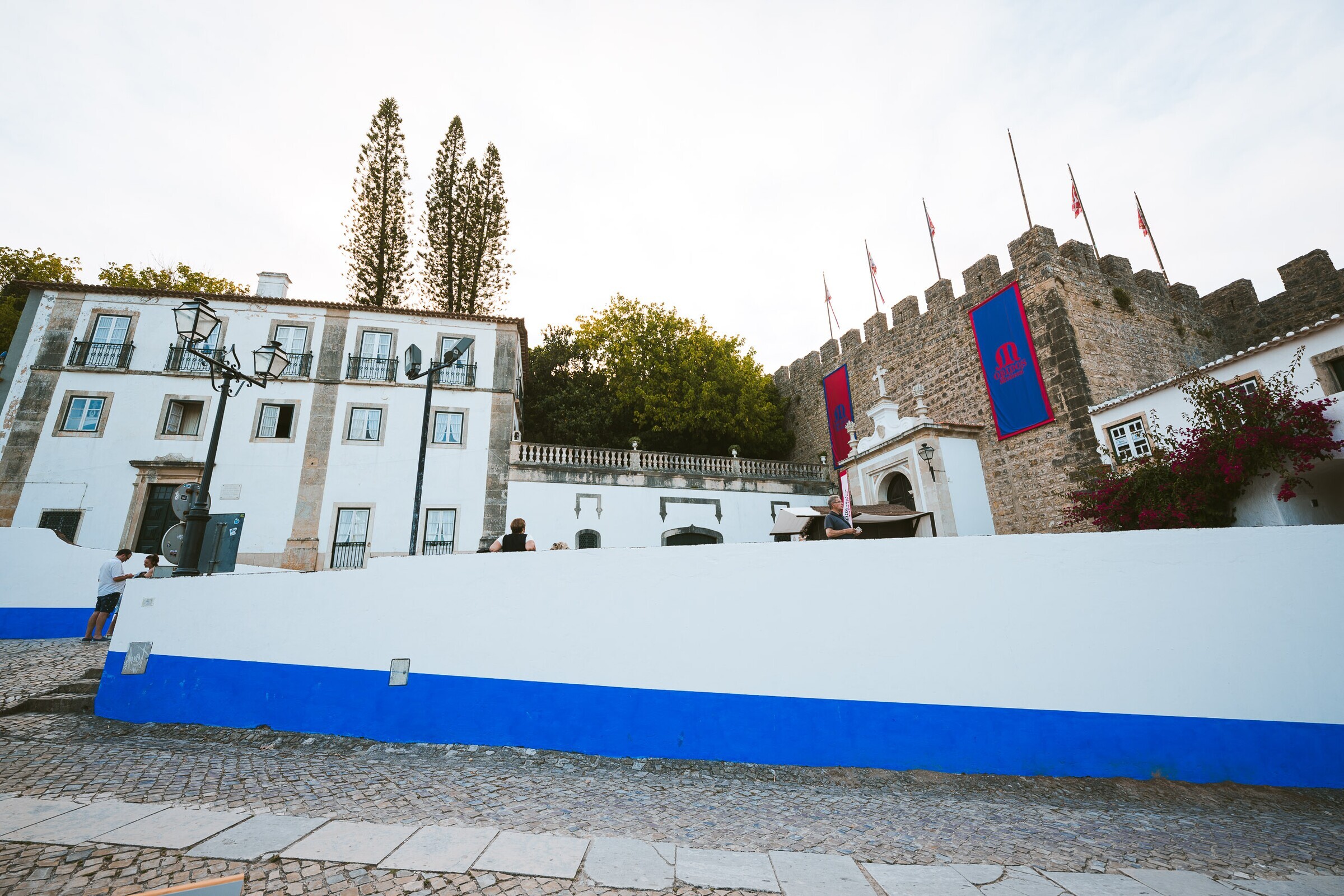 Câmara de Óbidos leva a cabo caiação em imóveis municipais após mais de 20 anos