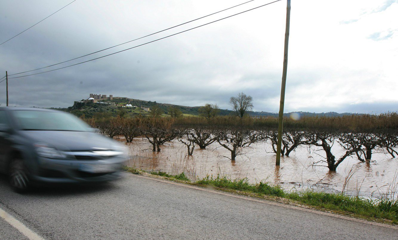 Aviso à população: Precipitação, vento e agitação marítima