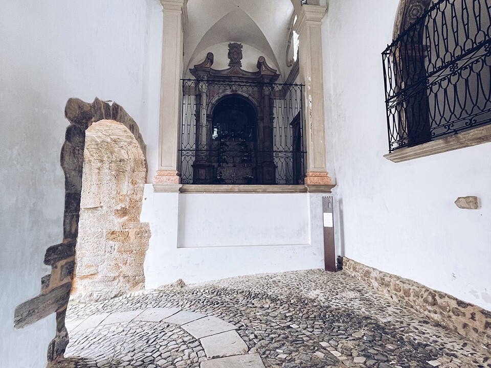 Porta e Oratório de Nossa Senhora da Graça